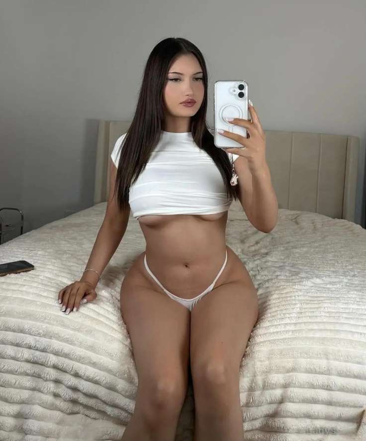 escorts-in-hong-kong-isla-1240179_copy_736x888
